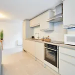 Host & - 1, Dane Court * Harrogate