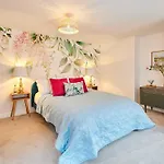 Host & - 1, Dane Court Apartamento *