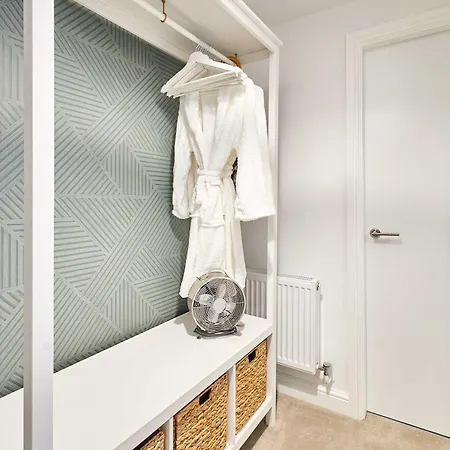 Host & - 1, Dane Court Apartment *