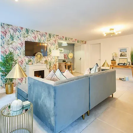 Apartment Host & - 1, Dane Court