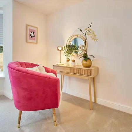 Host & - 1, Dane Court